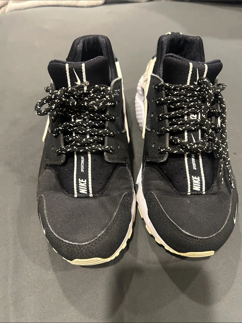Retro Nike Huraches | Black and white